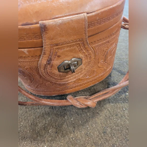 Vintage Mexico Hand Tooled Leather Purse - Picture 6 of 12